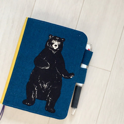 手帳カバー（A6・ほぼ日手帳オリジナル・文庫本 対応）バタフライホルダー付き 〈bear blue5 〉 1枚目の画像