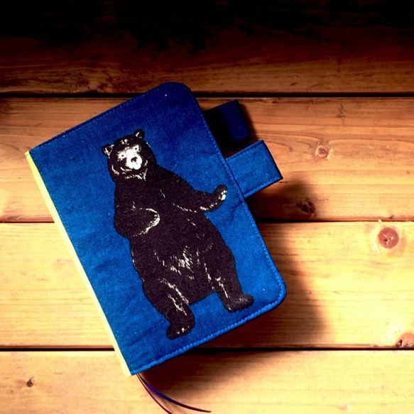 手帳カバー（A6・ほぼ日手帳オリジナル・文庫本 対応）バタフライホルダー付き 〈bear blue5 〉 6枚目の画像