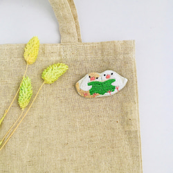 手刺繍　仲良し文鳥さんのブローチ 3枚目の画像