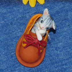 小さな靴と子猫のブローチ6 1枚目の画像