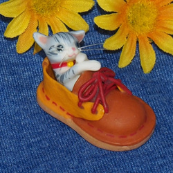 小さな靴と子猫のブローチ6 2枚目の画像