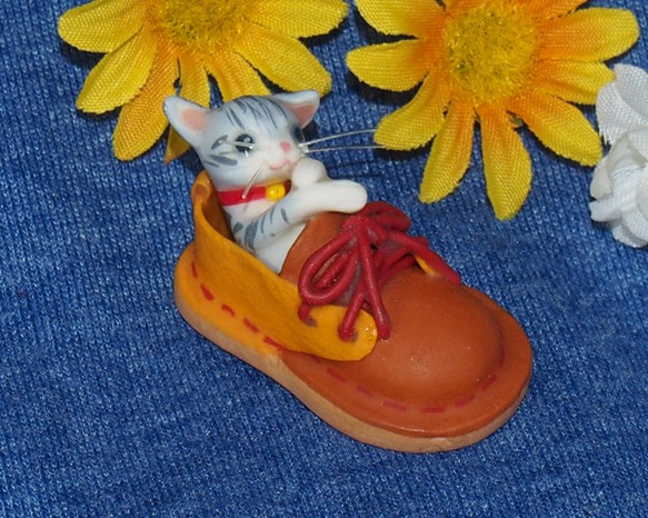 小さな靴と子猫のブローチ6 2枚目の画像