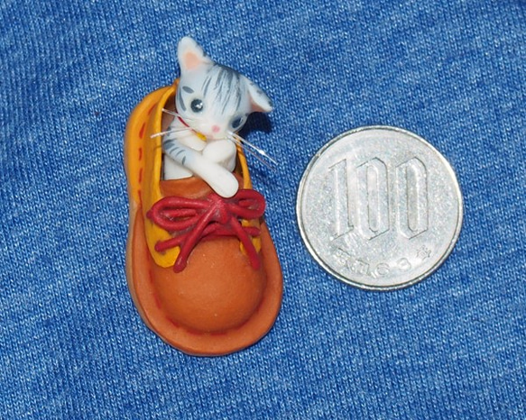 小さな靴と子猫のブローチ6 3枚目の画像