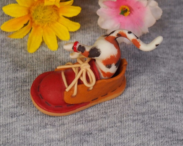 小さな靴と子猫のブローチ9 2枚目の画像