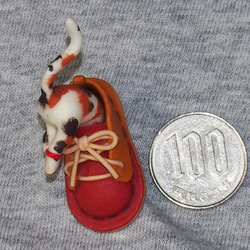 小さな靴と子猫のブローチ9 3枚目の画像