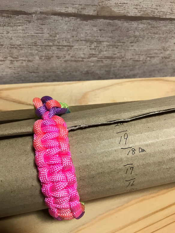 65・19.5㎝〜丈夫な糸のパステルカラーパラコードブレスレット・ハンドメイド 2枚目の画像