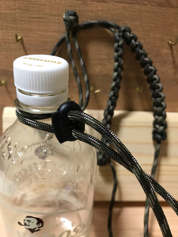 長短調整可能なペットボトルホルダーショルダー、パラコードで