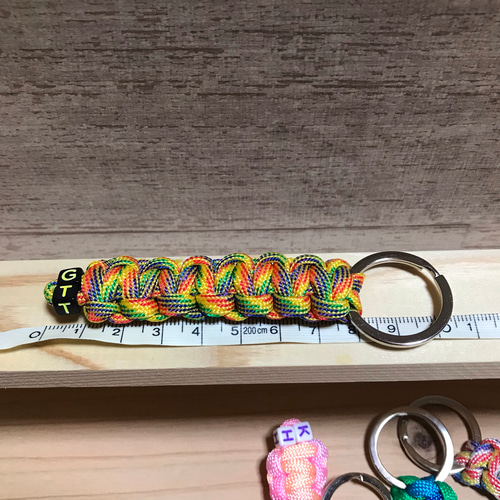 イニシャル入りパラコードキーホルダー・1本の価格です、カラフルパラ