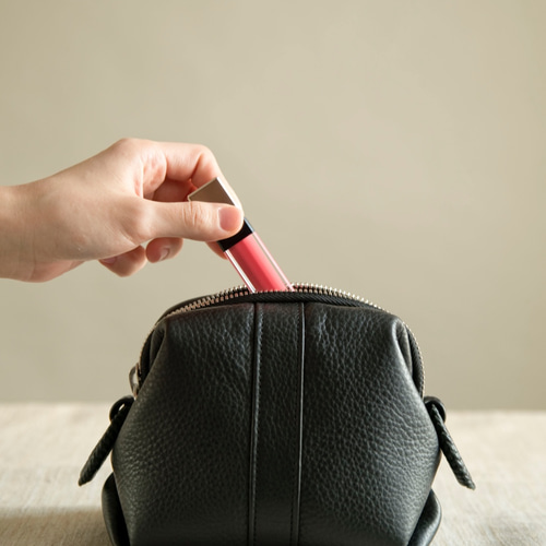 レザー ブラック ポーチ ジッパー付き WATERPROOF LEATHER》ジップポーチ ブラック | KIKUCHI LEATHER