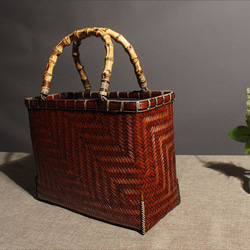 IUHA シンプル　かごバッグ 巾着 竹 竹持ち手　自然素材　竹籠バッグ　浴衣 着物　リゾート 　竹籠バッグ（レッド） 2枚目の画像