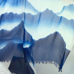 [知沐]限量手工 緜延山水圍巾 藍染Indigo 植物染 草木染 手工設計輕薄造型圍巾/披肩/圍脖,可訂製 第3張的照片