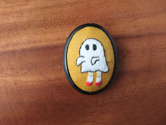 刺繍ブローチ「Trick or Treat!」ハロウィン 2枚目の画像