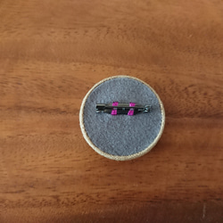 刺繍ブローチ「ムラサキシキブ  紫式部」くるみボタン 6枚目の画像