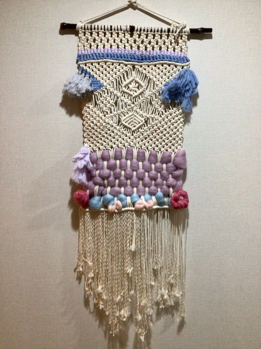 マクラメ編みタペストリー