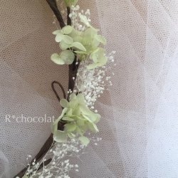 再販✼∗春色グリーンとかすみ草プリザの細め花かんむり✼∗ 3枚目の画像