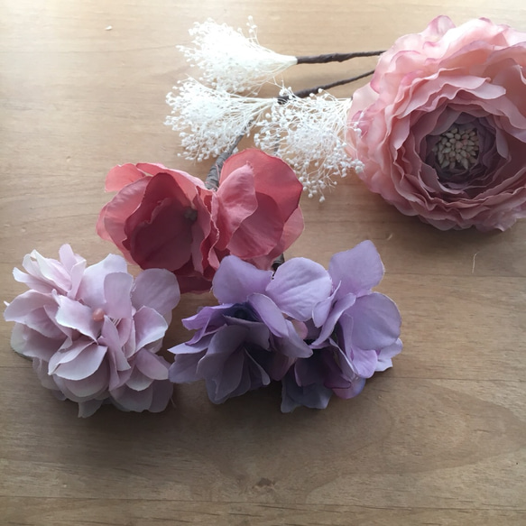 スモーキーピンクのラナンキュラス✼∗パープル系紫陽花とかすみ草プラザのヘッドドレス 3枚目の画像