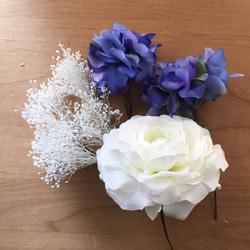 White×Blue ラナンキュラスと紫陽花かすみ草のヘッドドレス 3枚目の画像