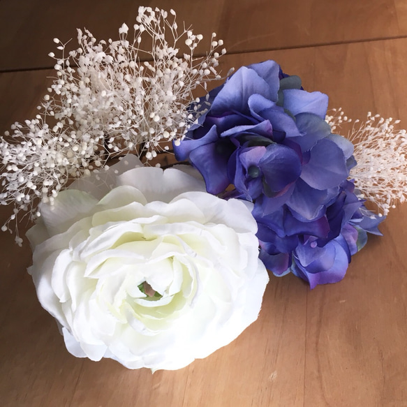 White×Blue ラナンキュラスと紫陽花かすみ草のヘッドドレス 4枚目の画像