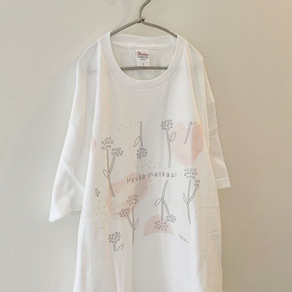 水彩タッチ　フラワープリント　Tシャツ　 1枚目の画像