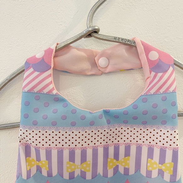 嬰兒餐圍裙 粉彩圓點印花 粉色 第3張的照片