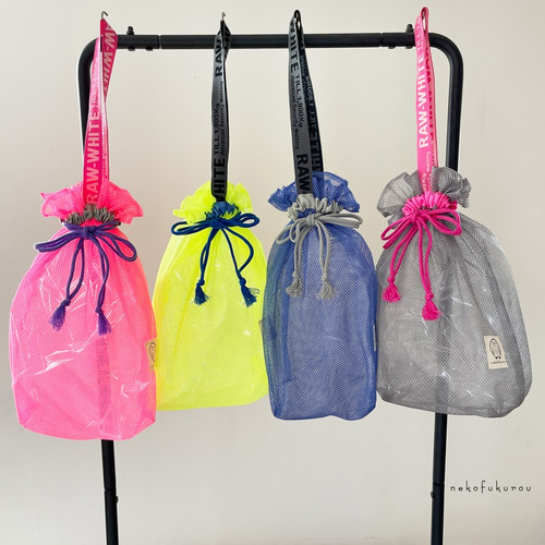 カラフルメッシュ巾着バッグ ・水遊び・プール・海・砂場などに