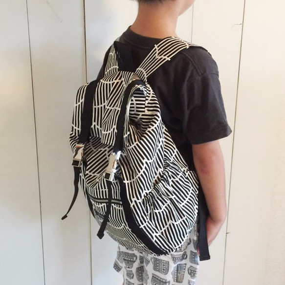 小學生用 粗面帆布材質後背包 附側袋 水波條紋 第2張的照片