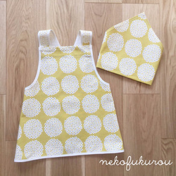 兒童圍裙套裝（120至130尺寸）花束與褶皺花束花卉打印黃色 第1張的照片