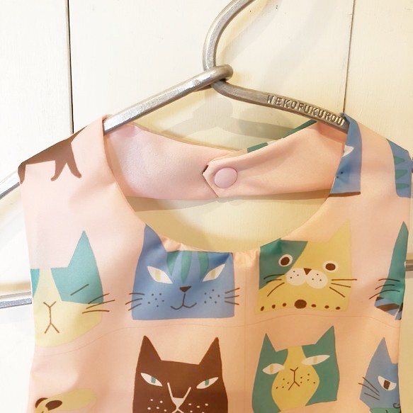 嬰兒餐圍裙多彩貓打印 第3張的照片