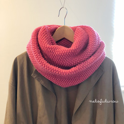 蓬鬆的羊毛針織長snodd玫瑰粉紅色 第2張的照片