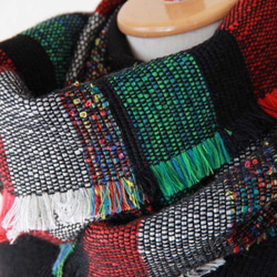 フリンジがおしゃれな手織りスヌード 　グリーンレッド/プレゼント/秋冬 4枚目の画像