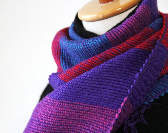 個性的で都会的なウール手織りマフラー　シアンパープル/プレゼント/秋冬カラー 5枚目の画像