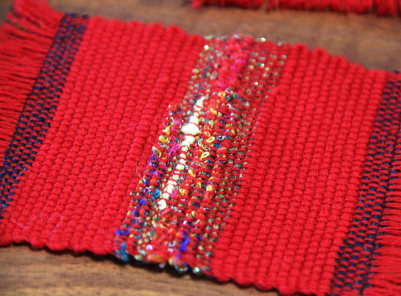 ちょっと個性的な手織りコースター3枚セット 赤 3枚目の画像