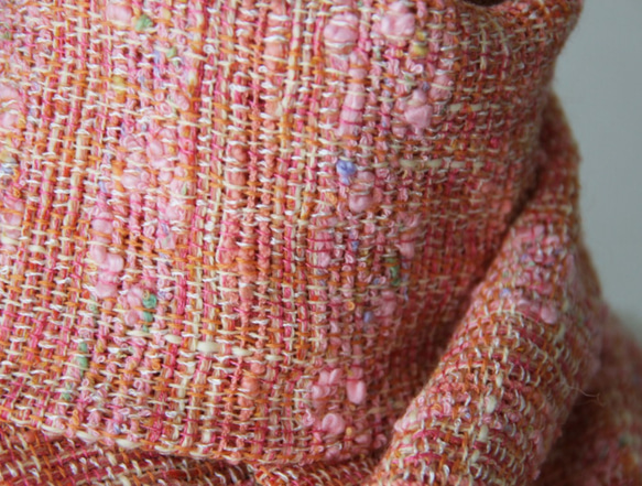 春色アクリルコットン手織りストール　サーモンピンク/プレゼントにも 3枚目の画像
