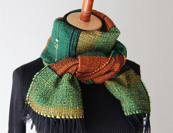 個性的で多色カラーのウール手織りマフラー　森カラー/秋冬/プレゼント 3枚目の画像