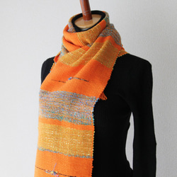 《残り1点》冬のビビット鮮やかなウール手織りマフラー　オレンジ/プレゼントにも 2枚目の画像