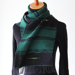 シックな二色織りウール手織りマフラー　黒グリーン縞/プレゼントにも 2枚目の画像
