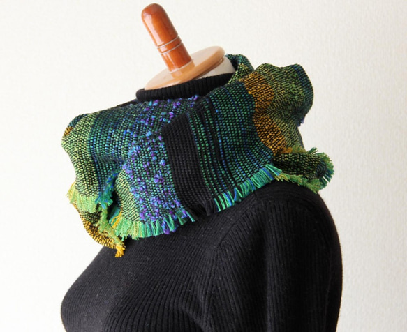 フリンジがおしゃれなウール手織りスヌード 　グリーンブルー/プレゼント/秋冬 2枚目の画像