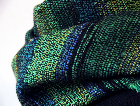 フリンジがおしゃれな手織りスヌード 　グリーン/プレゼント/秋冬 4枚目の画像