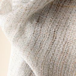 SALE上品な手織り大判ラメストール　ホワイトゴールド　入学入園にも/春カラー 4枚目の画像