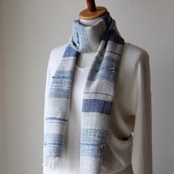 涼し気なリネンコットン手織りストール　生成りブルー/春夏/冷房対策 2枚目の画像