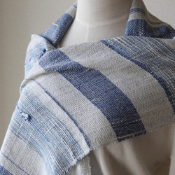 涼し気なリネンコットン手織りストール　生成りブルー/春夏/冷房対策 3枚目の画像