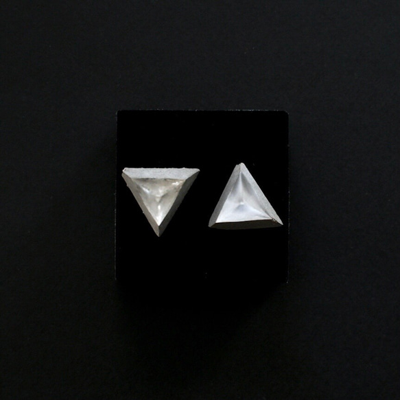 セメントピアス ピラミッド レジン [mukidashi] 2枚目の画像