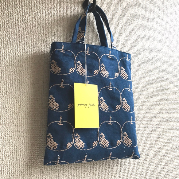 ミナペルホネン お散歩バッグc ミナペルホネン 生地使用 swan/forest