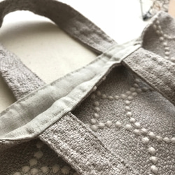 <新作>上品なジョーゼット織りのタンバリン グレーでハンドバッグ✨ ミナペルホネンの生地を使用して 3枚目の画像