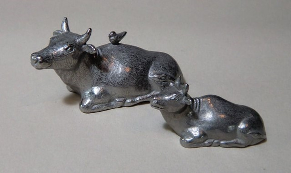 座る牛（大） 立体・オブジェ ムラナカヤスヒコ 通販 4235244｜Creema