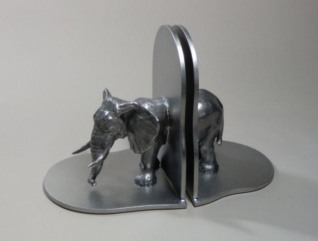 象のブックエンド