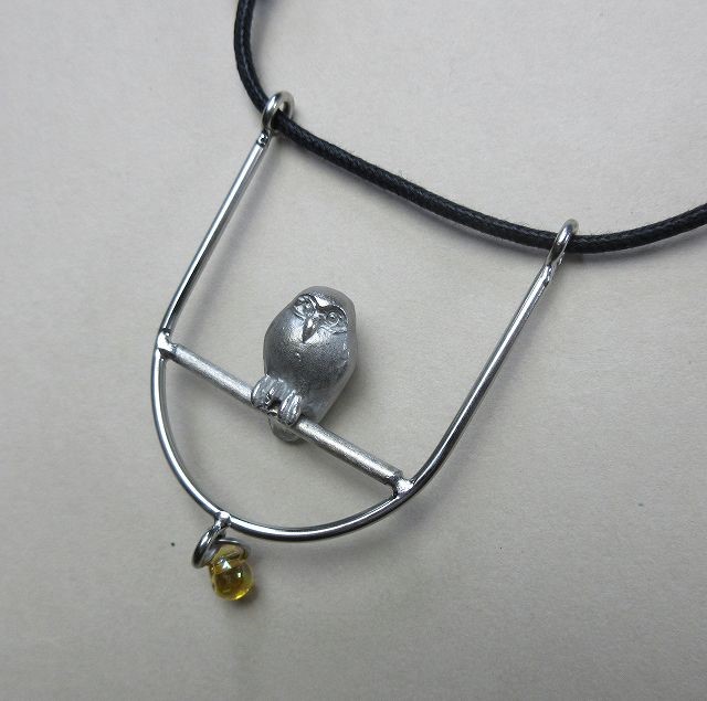 フクロウのいるペンダント（子供U型）