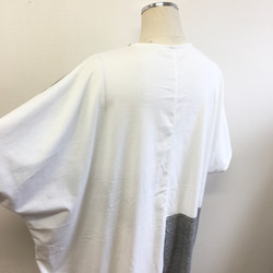 促銷價 ★ 飛鼠般的❤️ 寬雙色T卹連衣裙 白灰色（尺碼L~LL） 第7張的照片