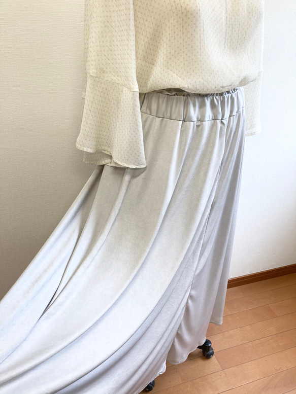 セール価格★とろみスカート❤️艶感サテンの4枚はぎロングスカート　淡いグレー（サイズフリーL〜L L）裏地付き 4枚目の画像