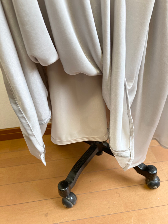 銷售價格★厚裙❤️光面緞4件長裙淺灰色（免費L〜LL）襯裡 第5張的照片